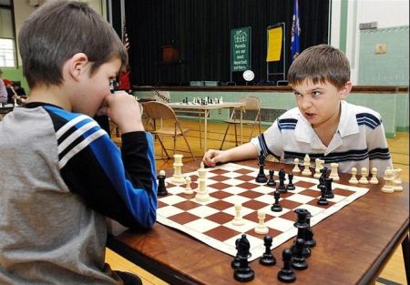 angry_kid_playing_chess